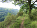 Chemin en surplomb
