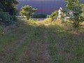 Chemin entre deux propriétés pour rejoindre la rue des Iris