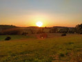 coucher de soleil sur la campagne