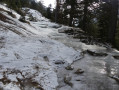 Coulée de glace sur le chemin