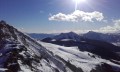 crête enneigé et vallée enneigé