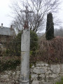 Croix dans le village de Clarafond
