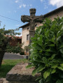 Croix dans le village de Concis