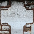 Croix de Jacques le maçon dans le mur d'enceinte de l'église