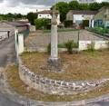 Croix du bourg de Louzac