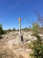 Croix près du cirque de gens
