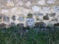 Dans le mur