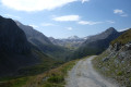 De la cr&ecirc;te des Lanchettes, on aper&ccedil;oit le refuge et le glacier de la Grande Motte