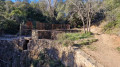 Début du sentier longeant le Béal surplombant la Dourbie Début du sentier longeant le Béal surplombant la Dourbie