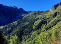 Derrière ce seuil, le Lac de Bastampe