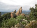 Des rochers très pointus.