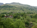 Le village de Dormillouse par l'ancienne route