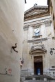 Droit dans le mur