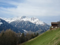 Die Kapelle von Obersonnberg und die Ruinen der Burg Rabenstein