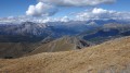 En premier plan la Cime Dorlier, à gauche le Mont Chaberton, au centre l'Aiguille de Scolette et à droite le Mont Fraiteve