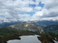 En premier plan le fort du Janus sur fond d'Écrins