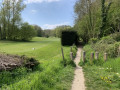 Entrée du chemin longeant le golf
