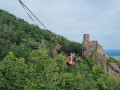 Exercice d'équilibriste au château du Girsberg.