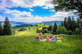 Familie beim Picknick