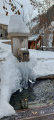 Fontaine gel&eacute;e au bas du village