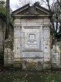 Fronton dans le parc municipal de Luc-sur-Mer