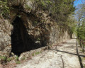 Grotte sur le sentier de la mémoire dans la fortification de Hauenstein