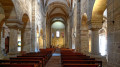 Intérieur de l'église romane Saints-Pierre-et-Paul