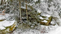 Kleiner Felsen am Wegesrand