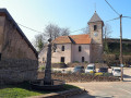 L'église et la fontaine de Châtillon-le-Duc