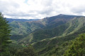 la crête du sentier des 4000 marches vue depuis le chemin d'Aire de Côte