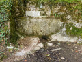 La Fontaine en contrebas de la chapelle
