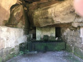 La grotte abritant une source