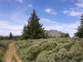 La lande et les falaises du rocher Tourte