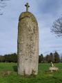 Le menhir de la Butte à Cuguen Le menhir de la Butte à Cuguen