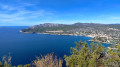 La Pointe Cacau – Panorama sur la rencontre de la pierre et du bleu