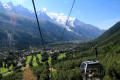 La télécabine de la Flégère et le Massif du Mont-Blanc