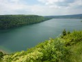 Lac de Chalain vu depuis le belvédère. Lac de Chalain vu depuis le belvédère.