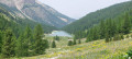 Lac de l'Orceyrette vu depuis les prairies en fleur