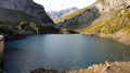 Refuge de Tuquerouye et Lac Glacé du Marboré depuis le Lac des Gloriettes