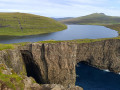 Sørvágsvatn, Trælanípa et Bøsdalafossur