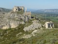 Le Castellas de Roquemartine, la Crête du Defens, les Grottes de Calès Le Castellas de Roquemartine, la Crête du Defens, les Grottes de Calès