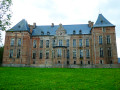 Des pommes, des poires, des châteaux et une église transparente vers Heers