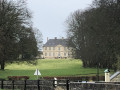Le château de la Ferrière vu depuis les bords de l'Aure