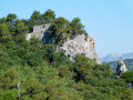 Le château et la Croix sur son piton