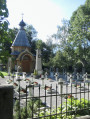 Le cimetière cosaque, près de la rivière.