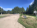 Parking et départ du chemin forestier