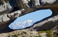 Le Dôme du Gouter et le Mont Blanc vus à travers l'Arche Double Le Dôme du Gouter et le Mont Blanc vus à travers l'Arche Double