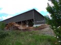 Le hangar à bois de la communauté de commune.