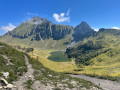 Le lac de Lessy et au loin le Jalouvre .