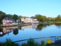 Le lac et le casino de Bagnoles-de-l'Orne.